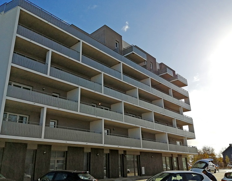 residence tree bord a saint nazaire 